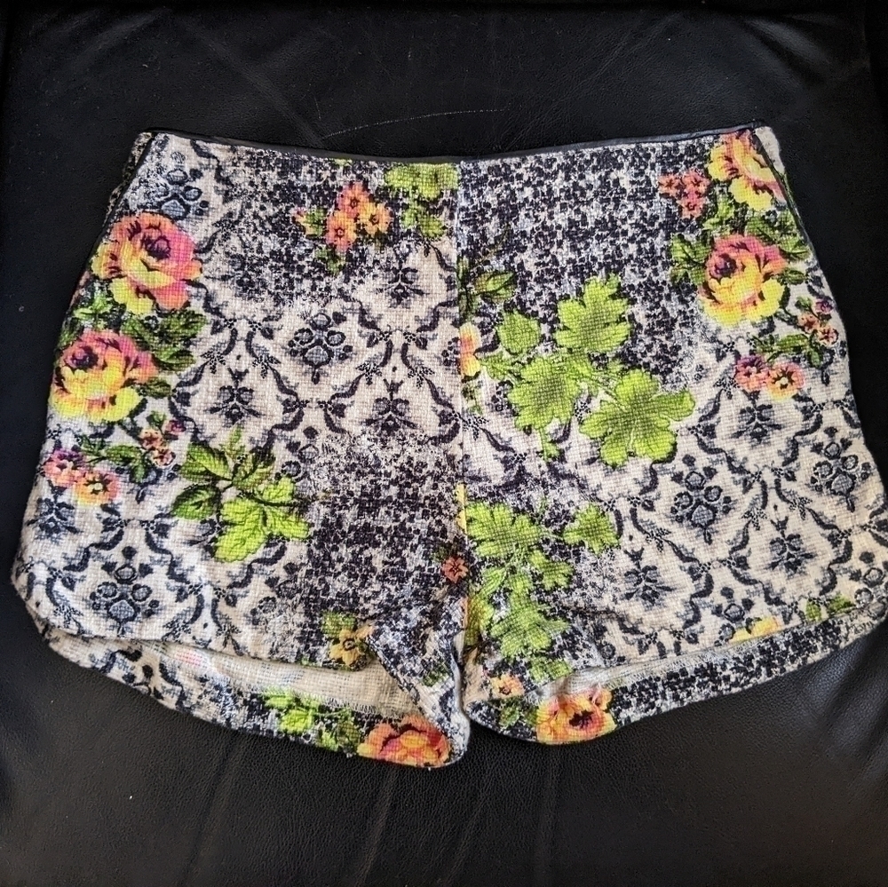 BASEMENT Collection Floral Print Shorts with Leather piping Short Shorts